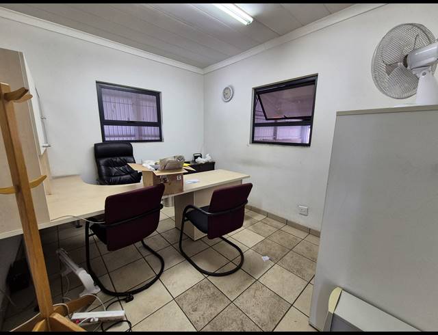 490M² WAREHOUSE TO LET IN DRIEHOEK